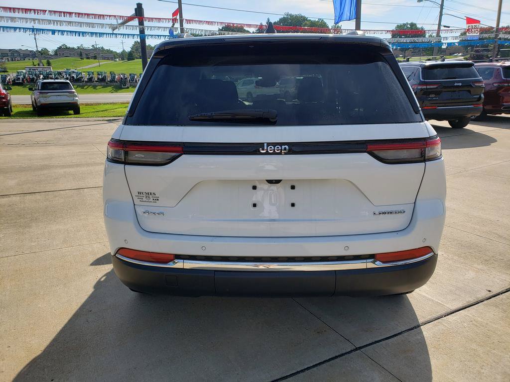 Certified 2023 Jeep Grand Cherokee Laredo w/ Luxury Tech Group I AWD/4WD image 4