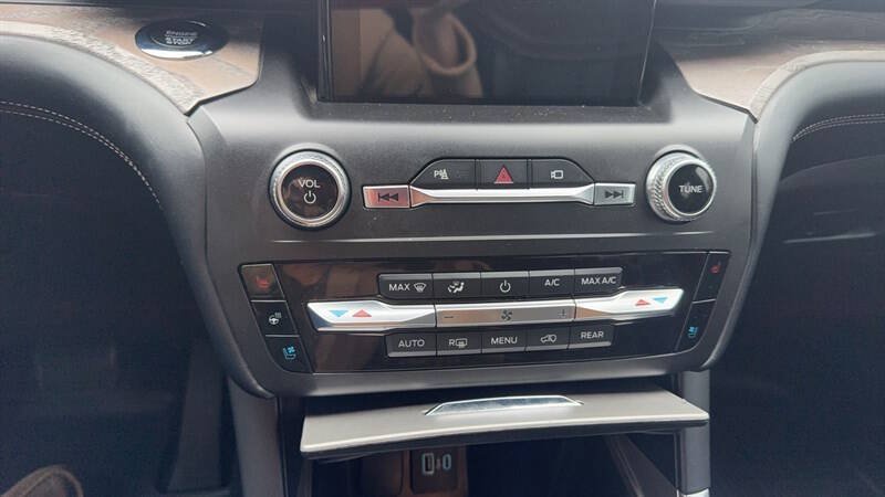 Used 2020 Ford Explorer Platinum w/ Premium Technology Package AWD/4WD image 24