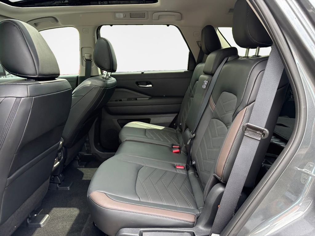 Used 2025 Nissan Pathfinder Platinum w/ Cargo Package FWD image 24
