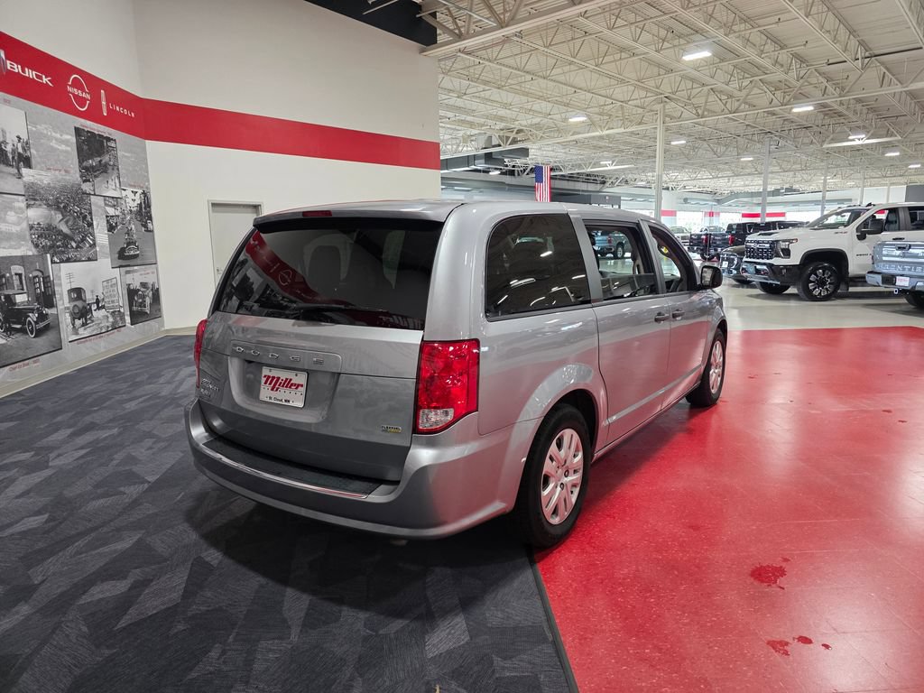 Used 2019 Dodge Grand Caravan SE FWD image 3
