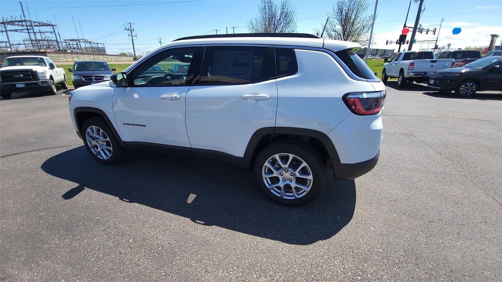 New 2024 Jeep Compass Latitude w/ Sun and Sound Group AWD/4WD image 7
