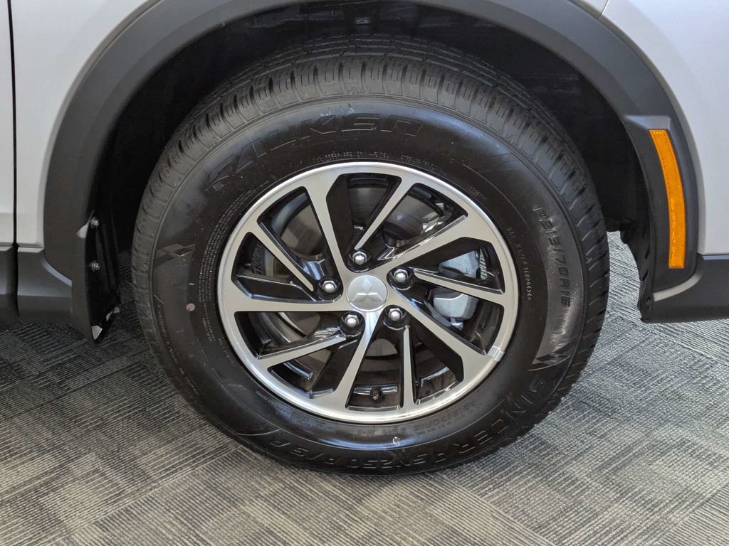 Used 2026 Mitsubishi Eclipse Cross ES AWD/4WD image 9