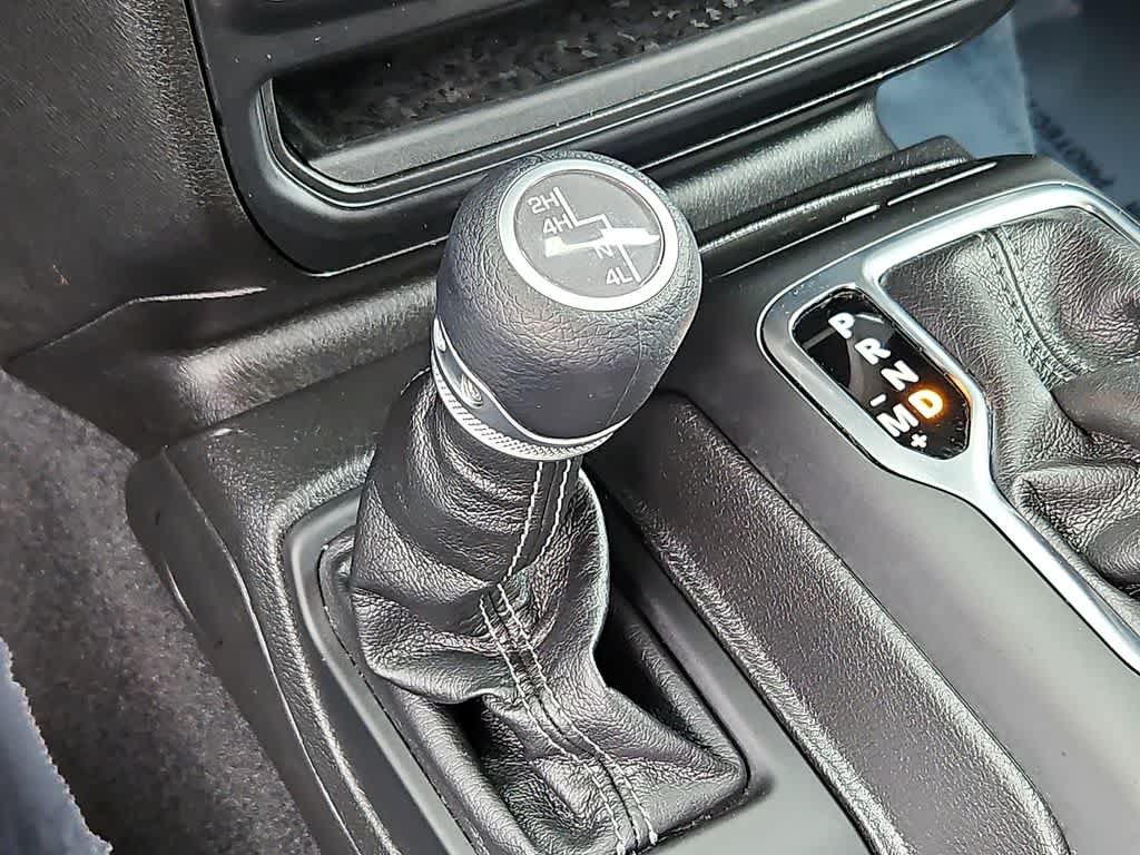 Used 2025 Jeep Wrangler Unlimited Sport AWD/4WD image 22