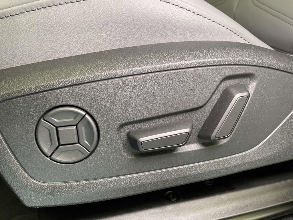 New 2025 Audi Q3 2.0T Premium image 17