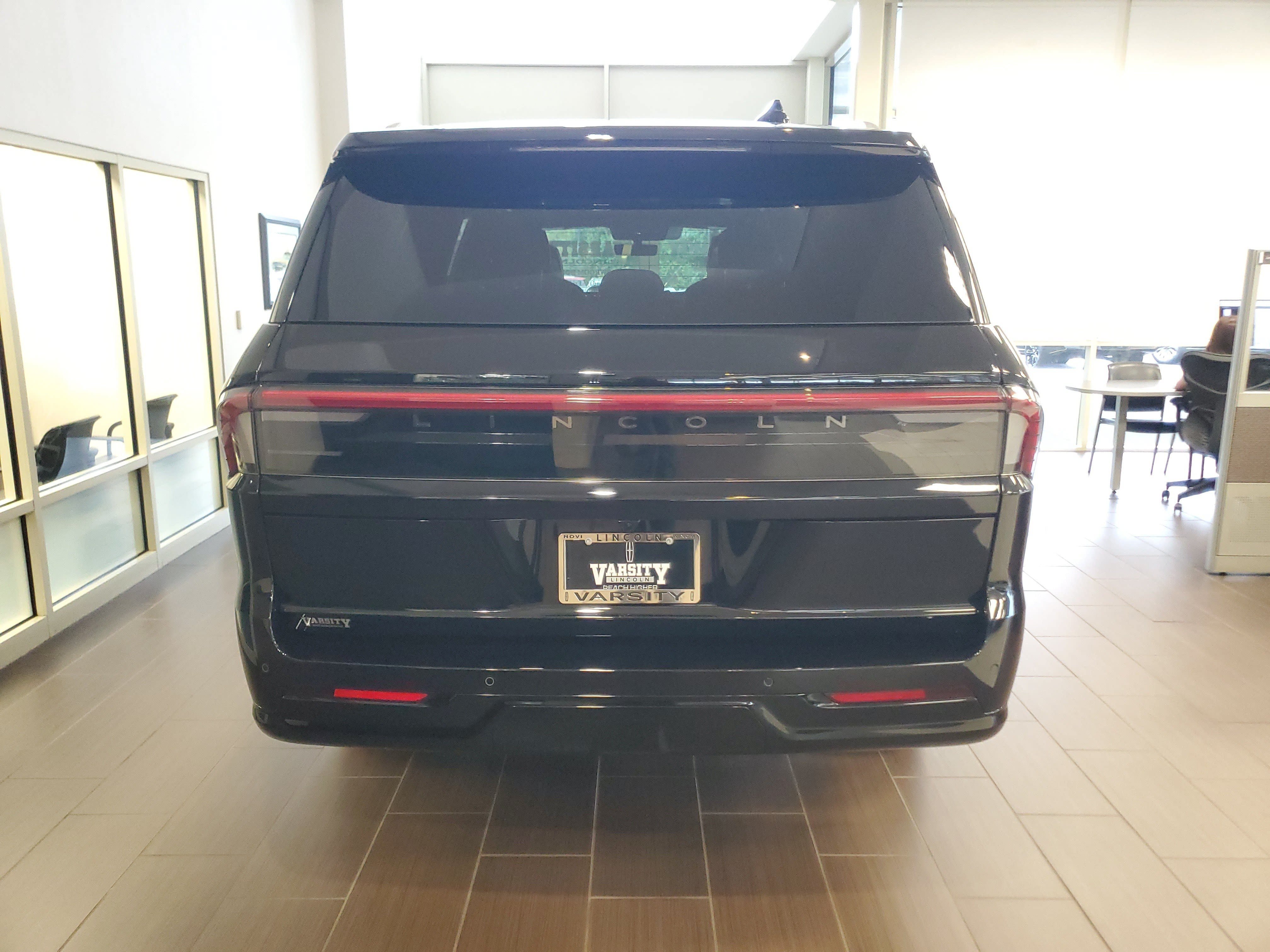 New 2026 Lincoln Navigator L Black Label AWD/4WD image 5