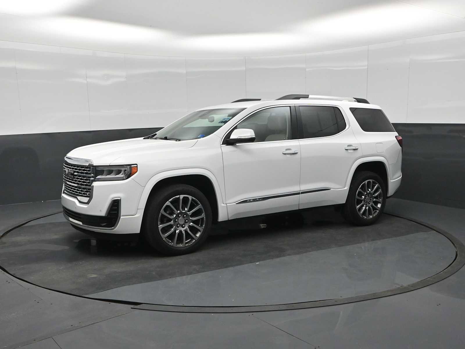 Used 2023 GMC Acadia Denali AWD/4WD image 4