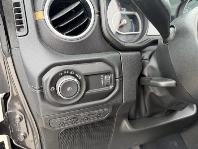 Used 2026 Jeep Wrangler Unlimited Sahara AWD/4WD image 14