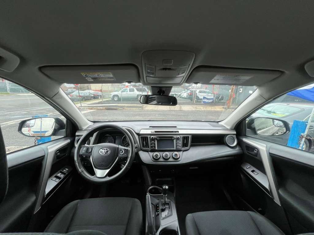 Used 2018 Toyota RAV4 LE w/ All Weather Liner Package image 31