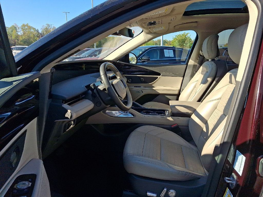 Certified 2025 Lincoln Nautilus Reserve AWD/4WD image 13