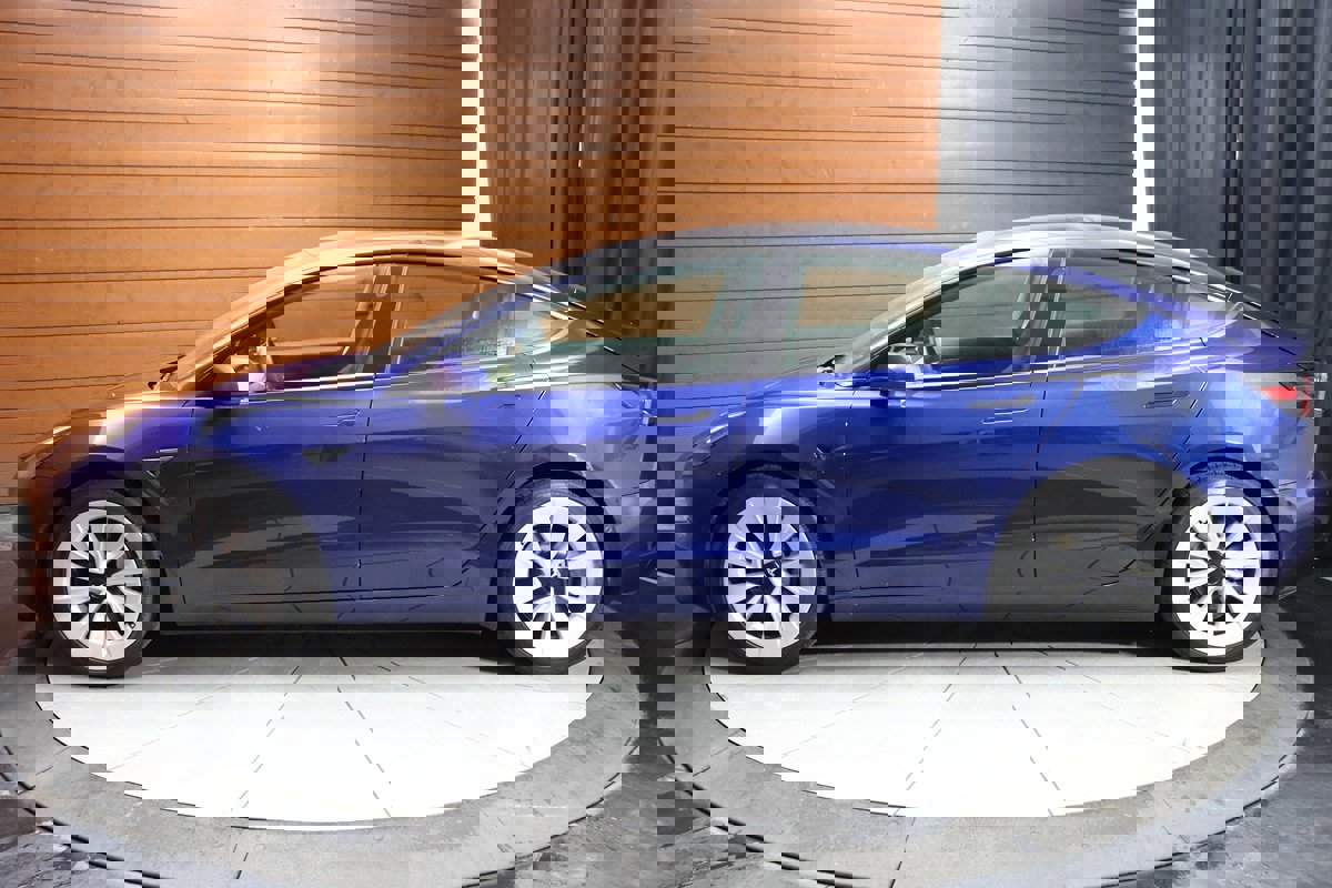 Used 2022 Tesla Model 3 Standard Range image 9