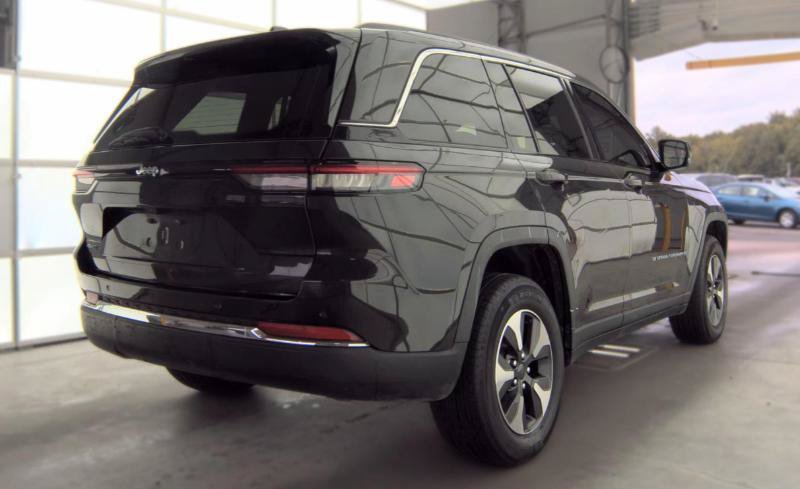 Used 2023 Jeep Grand Cherokee 4WD 4xe image 4