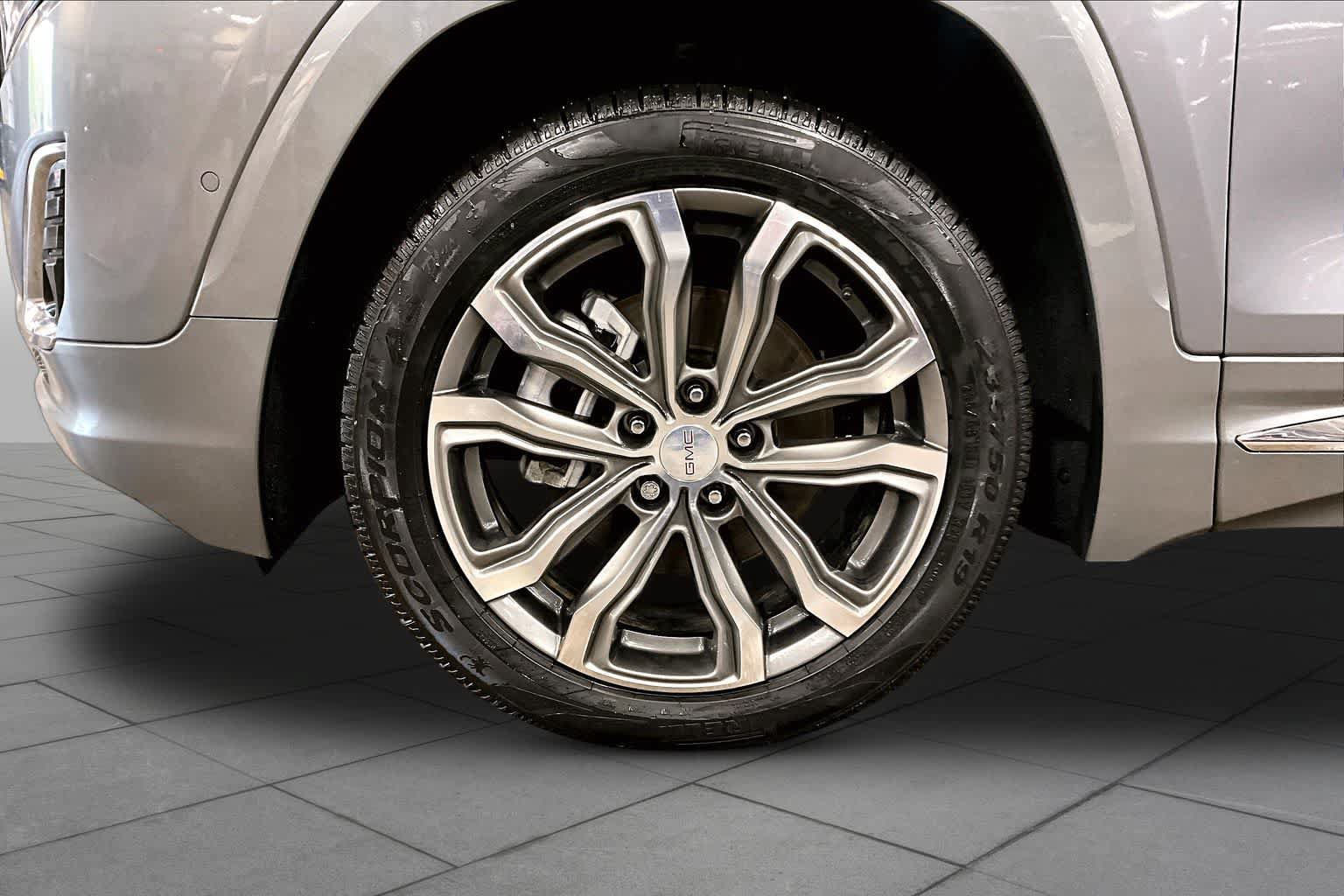 Used 2020 GMC Terrain Denali w/ Denali Premium Package AWD/4WD image 11