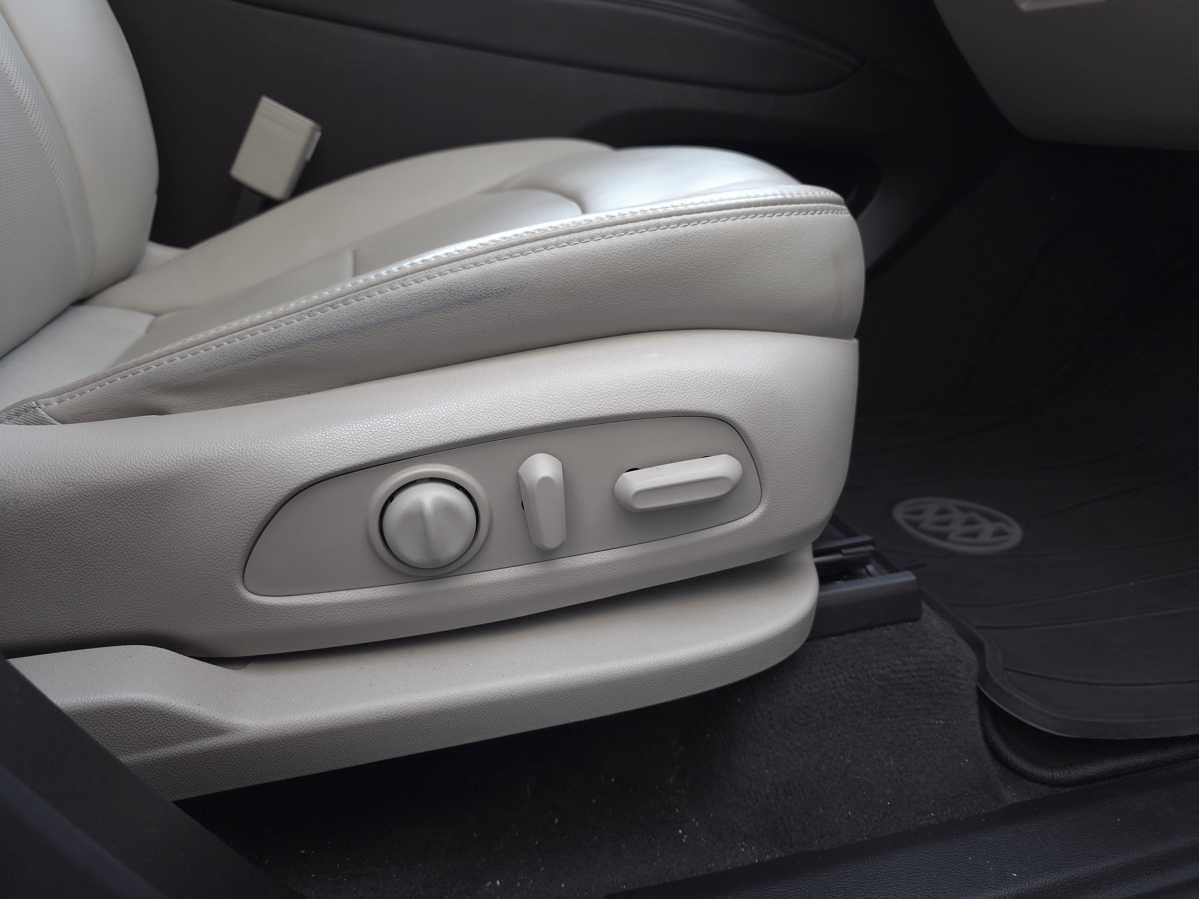 Used 2019 Buick Enclave Essence image 41