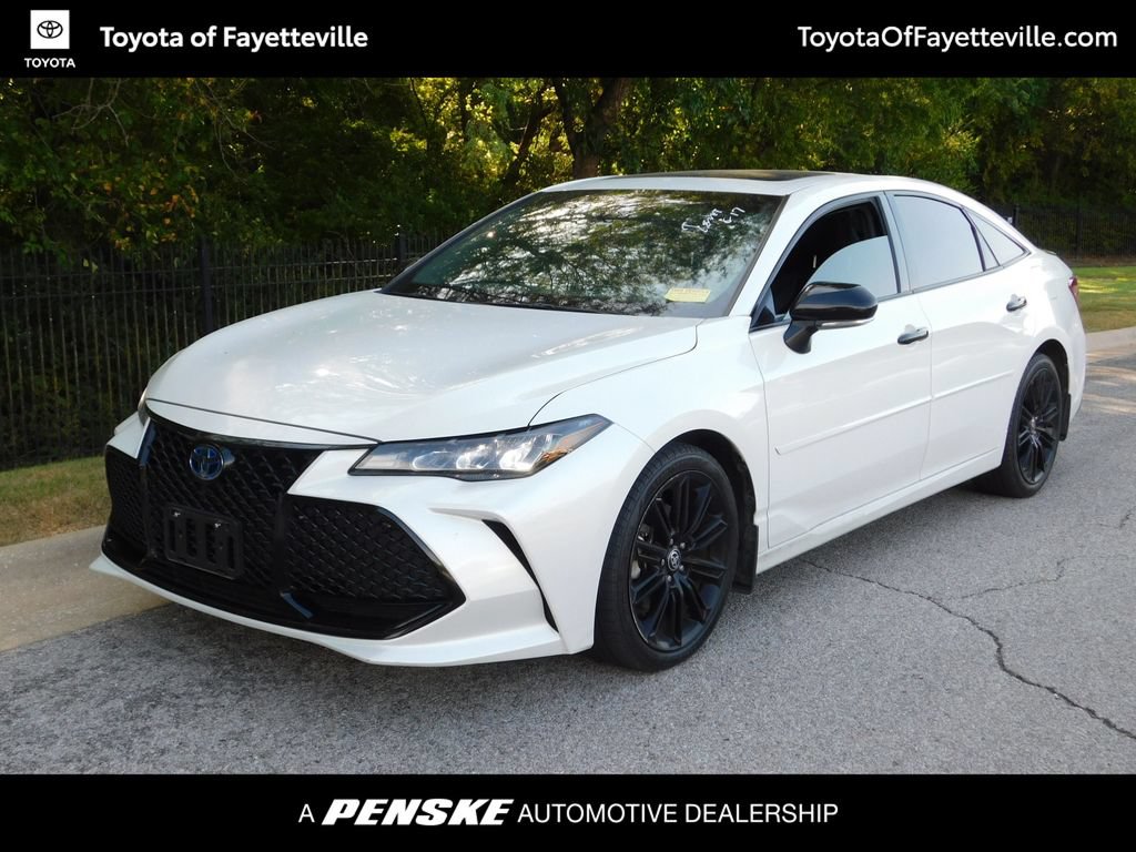 Used 2022 Toyota Avalon XSE FWD image 1