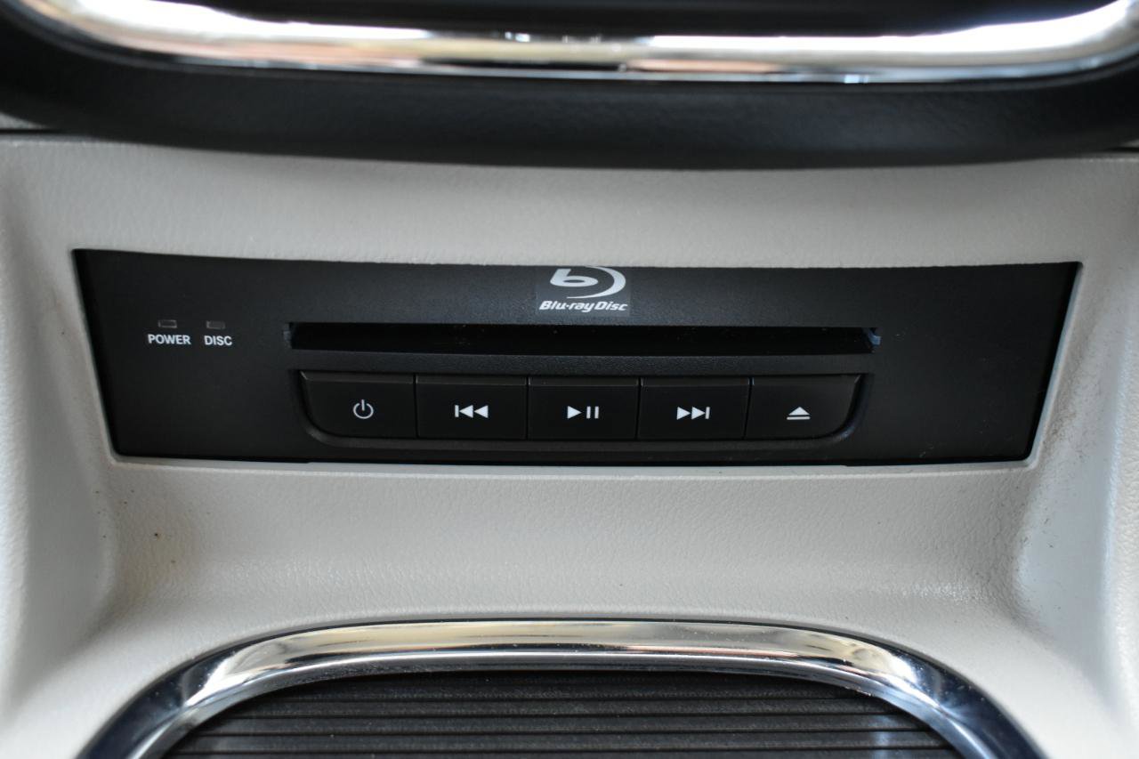 Used 2014 Chrysler Town & Country Touring-L w/ Driver Convenience Group FWD image 21