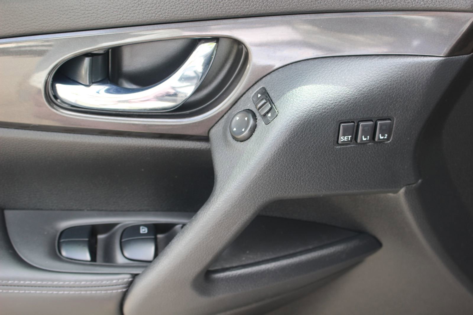 Used 2020 Nissan Rogue SV w/ Premium Package image 17