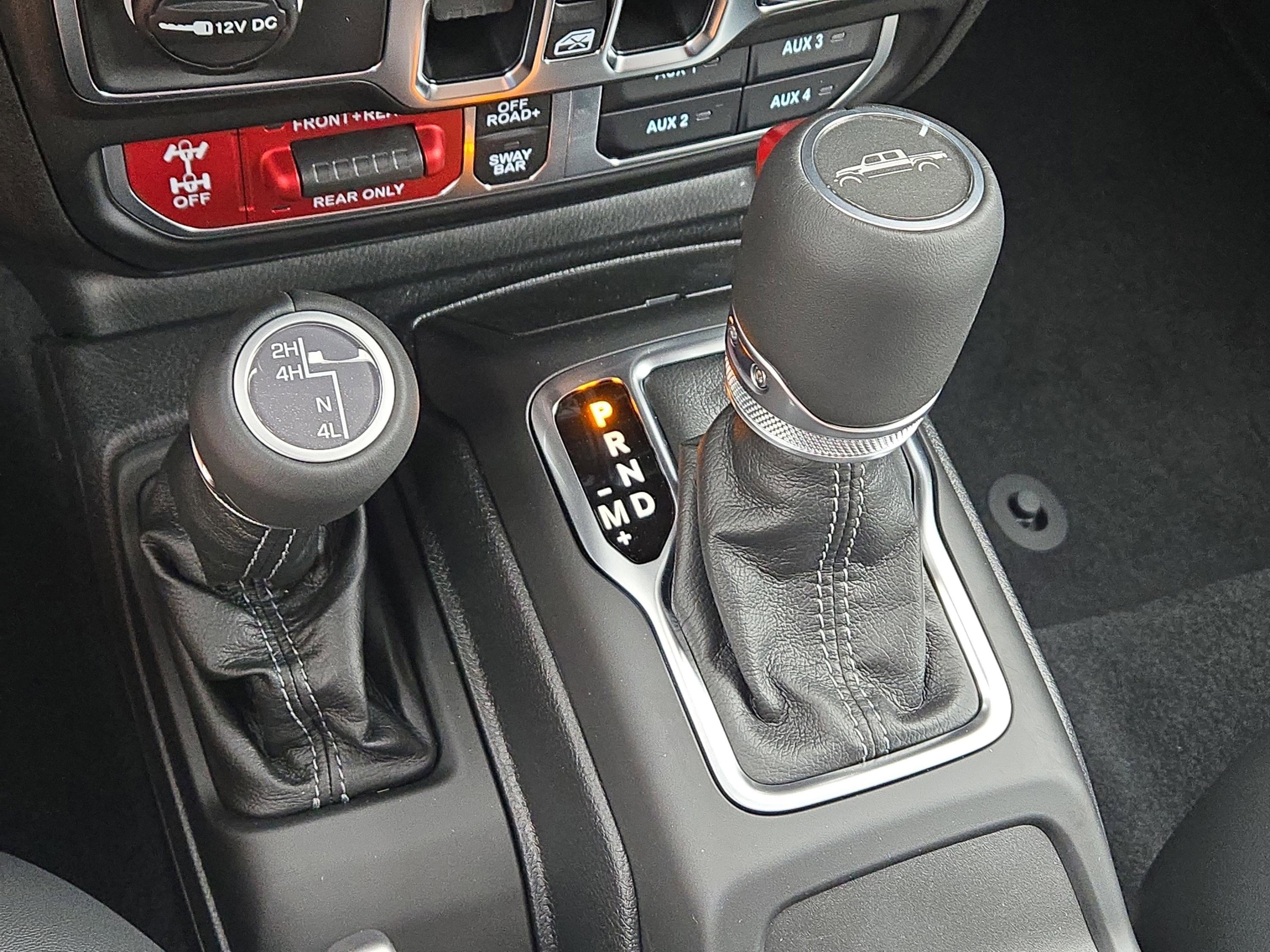 New 2025 Jeep Gladiator Rubicon w/ Convenience Group AWD/4WD image 30