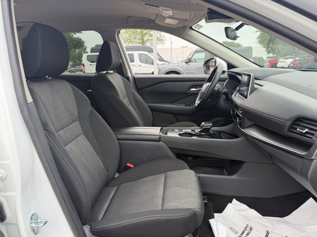 Used 2025 Nissan Rogue SV FWD image 26