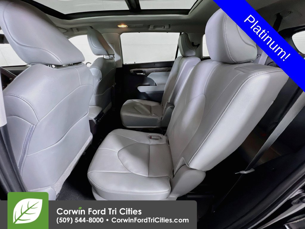 Used 2025 Toyota Highlander Platinum AWD/4WD image 29