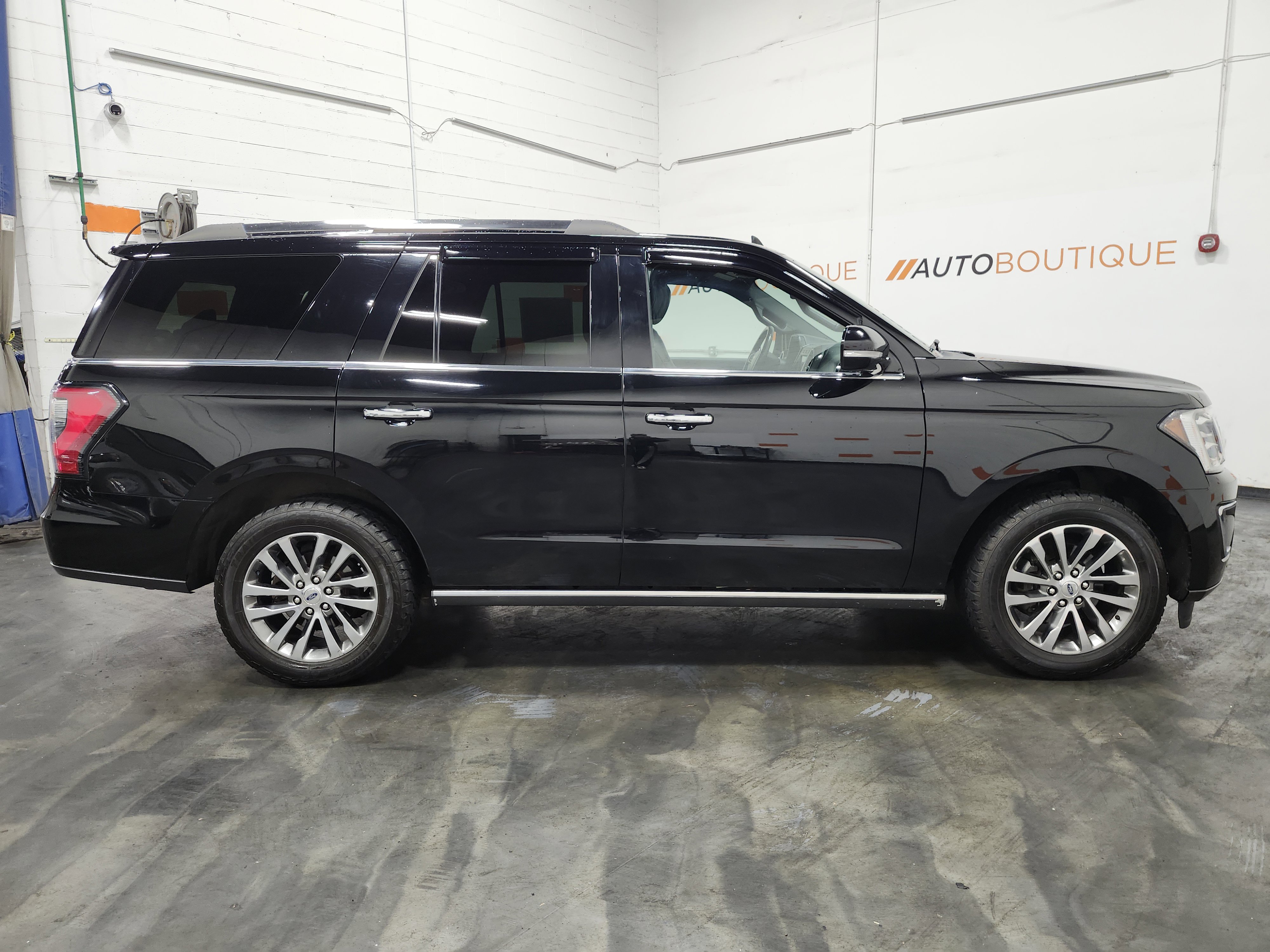 Used 2018 Ford Expedition Limited AWD/4WD image 20