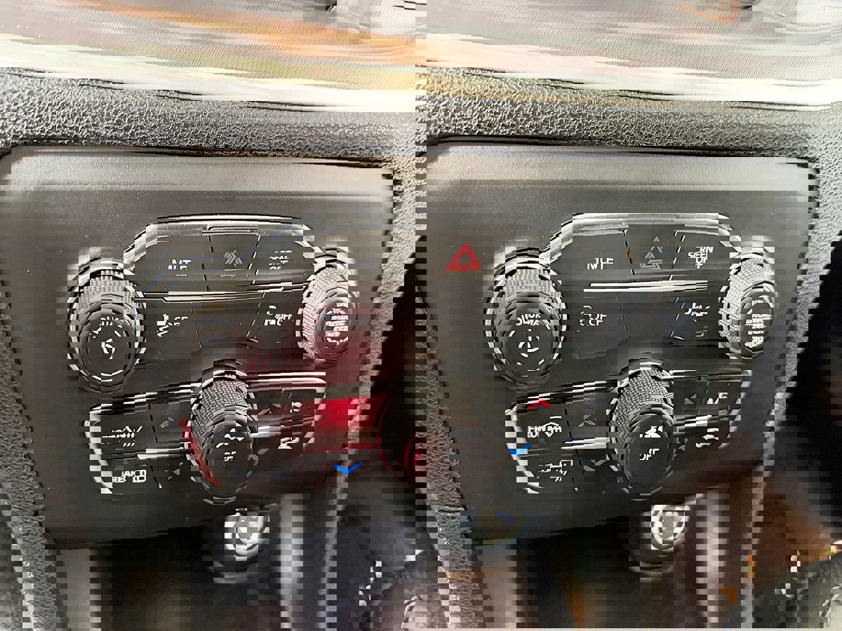 Used 2019 Dodge Charger SXT w/ Leather Interior Group RWD image 32