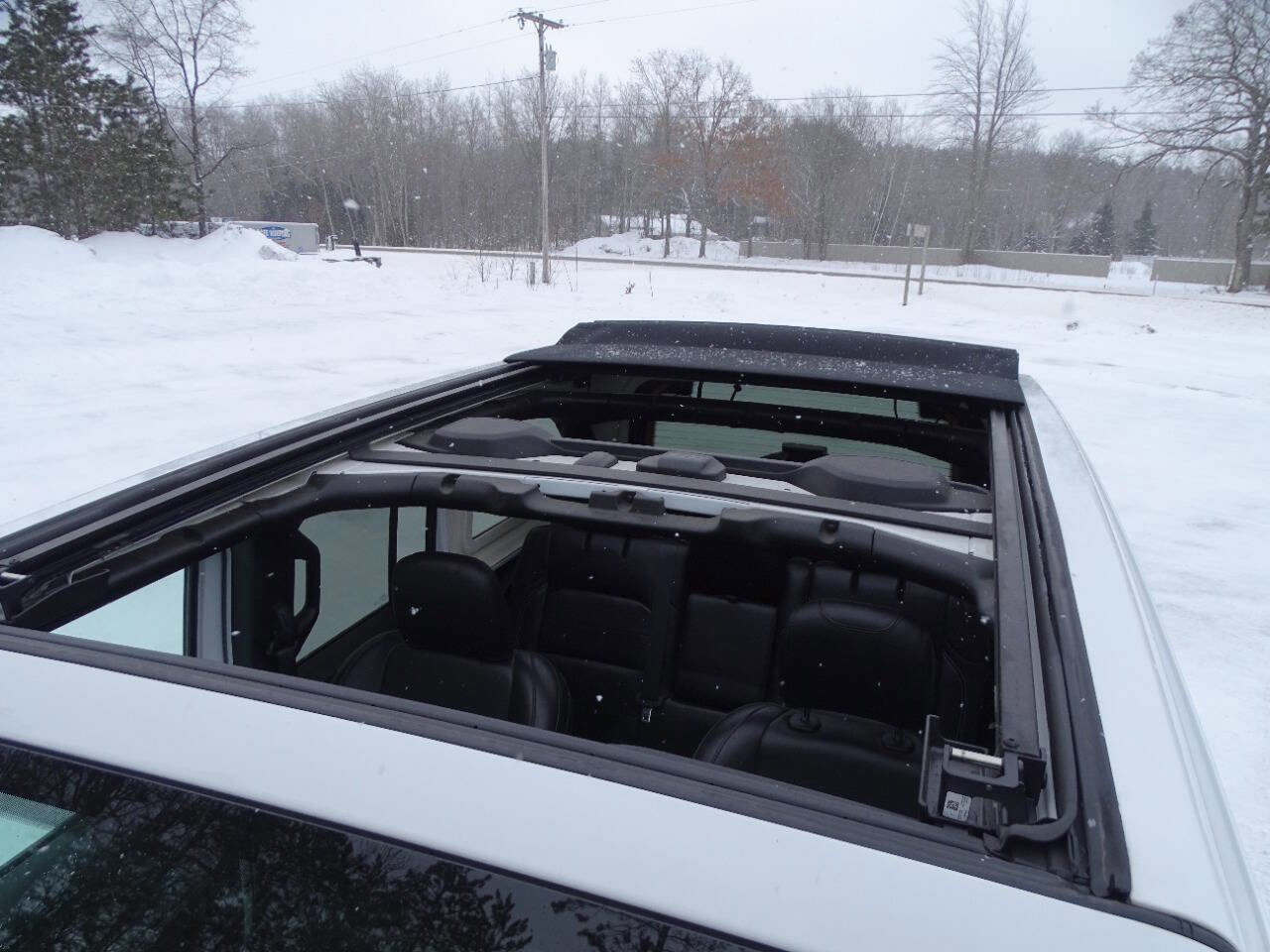 Used 2021 Jeep Wrangler Unlimited Sahara AWD/4WD image 3