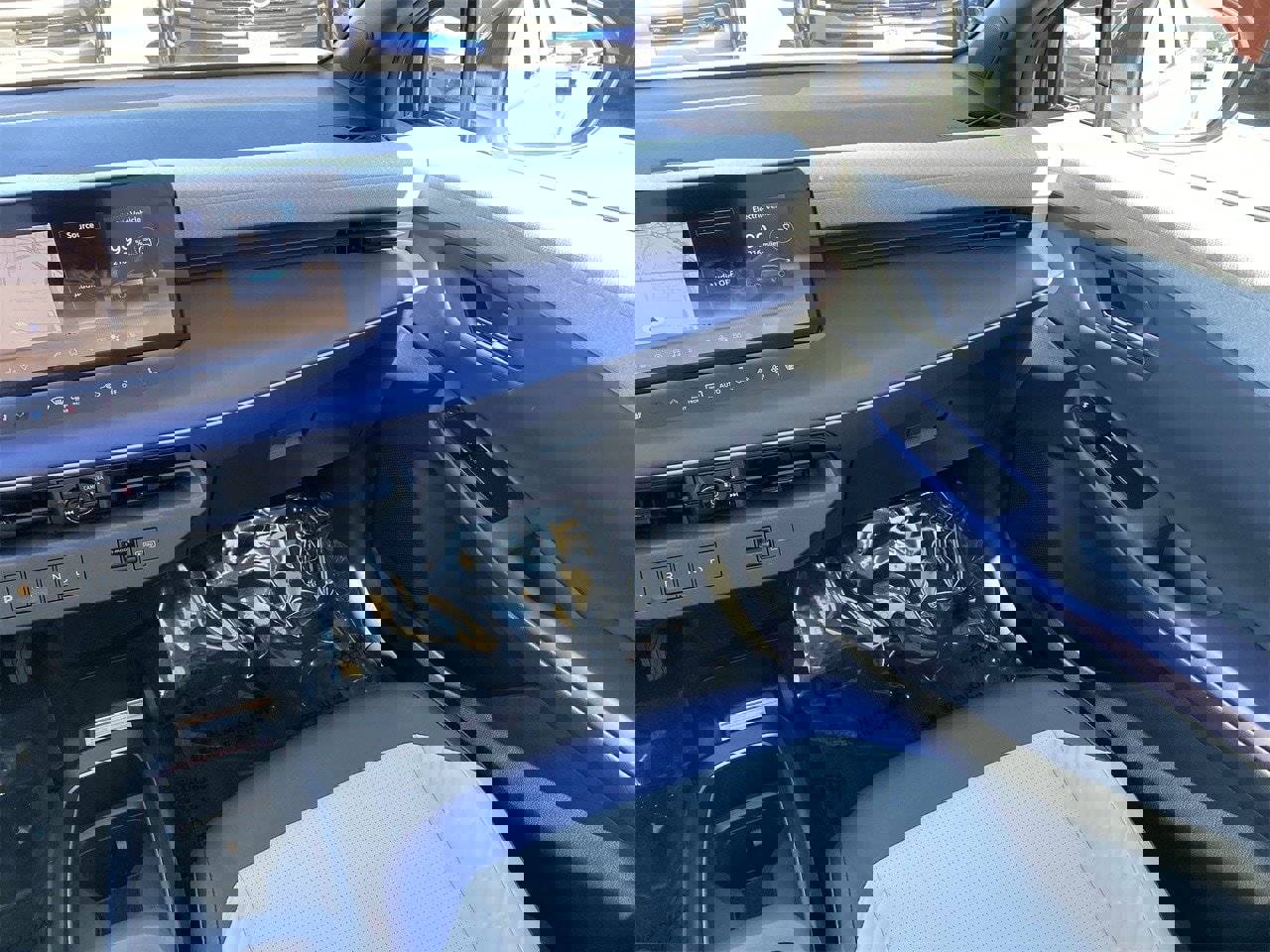 New 2026 Nissan Leaf Platinum+ w/ Cargo Package (Platinum+) image 18