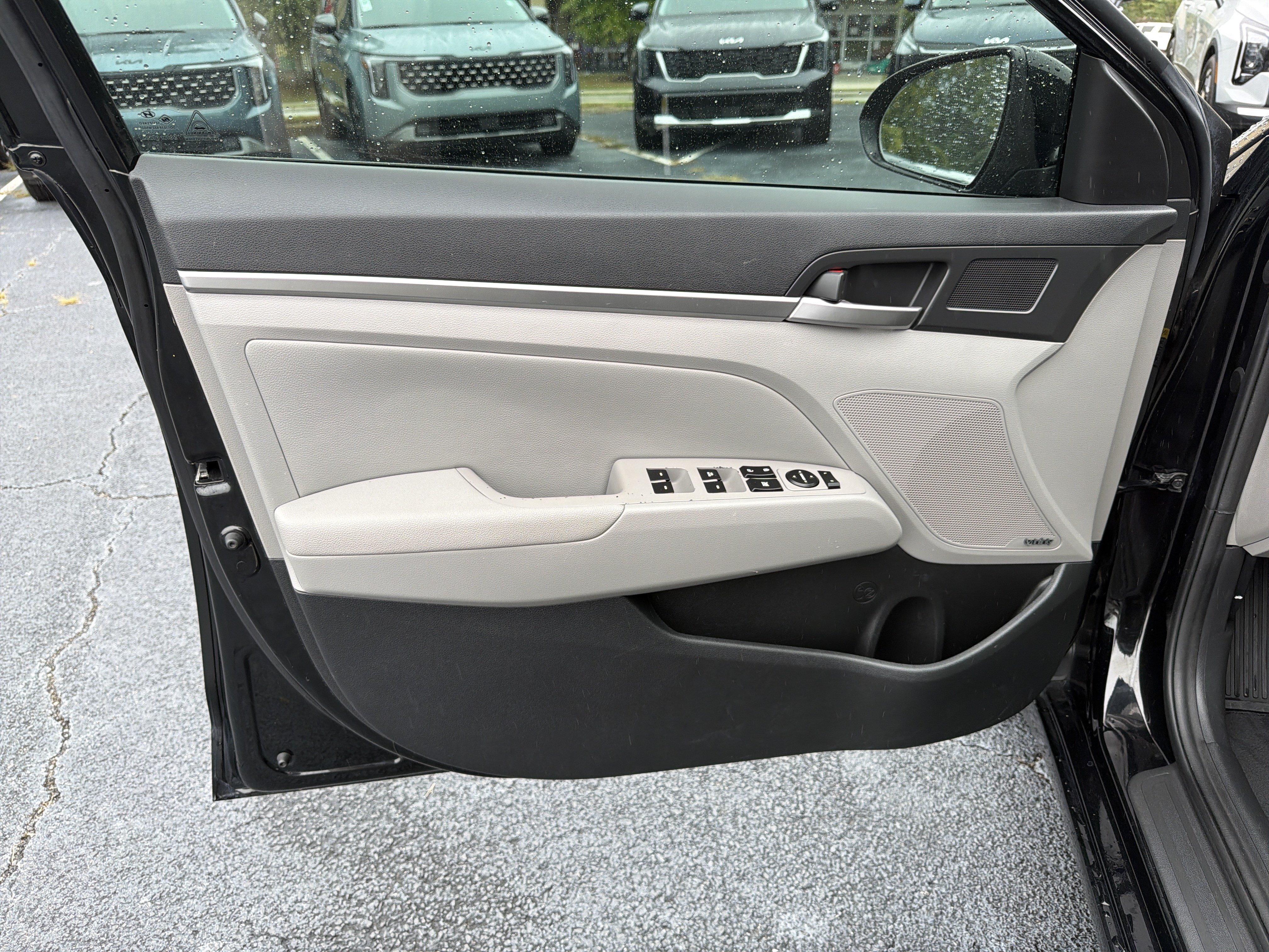 Used 2019 Hyundai Elantra Limited FWD image 10