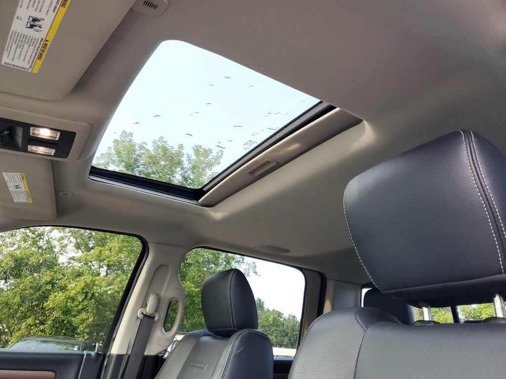 Used 2017 RAM 1500 Laramie AWD/4WD image 12