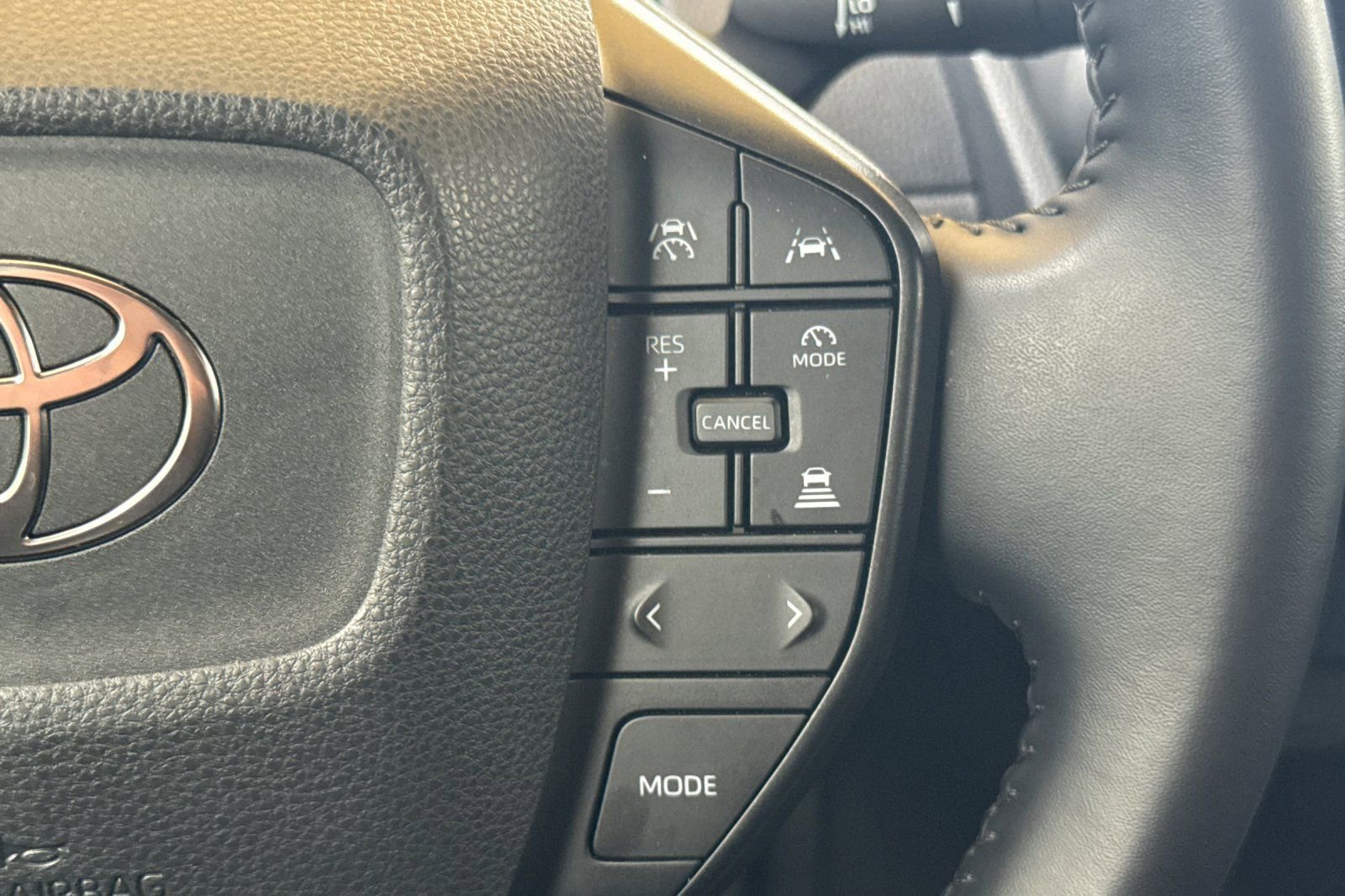 Used 2025 Toyota Prius LE image 27