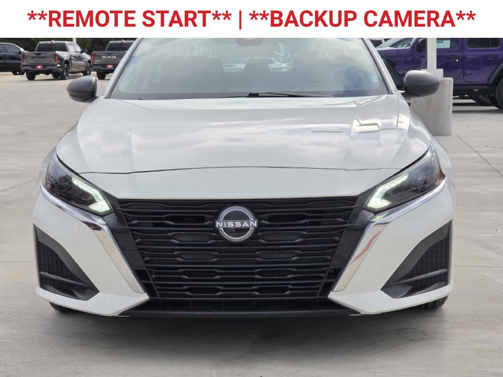 Used 2025 Nissan Altima 2.5 SV FWD image 2