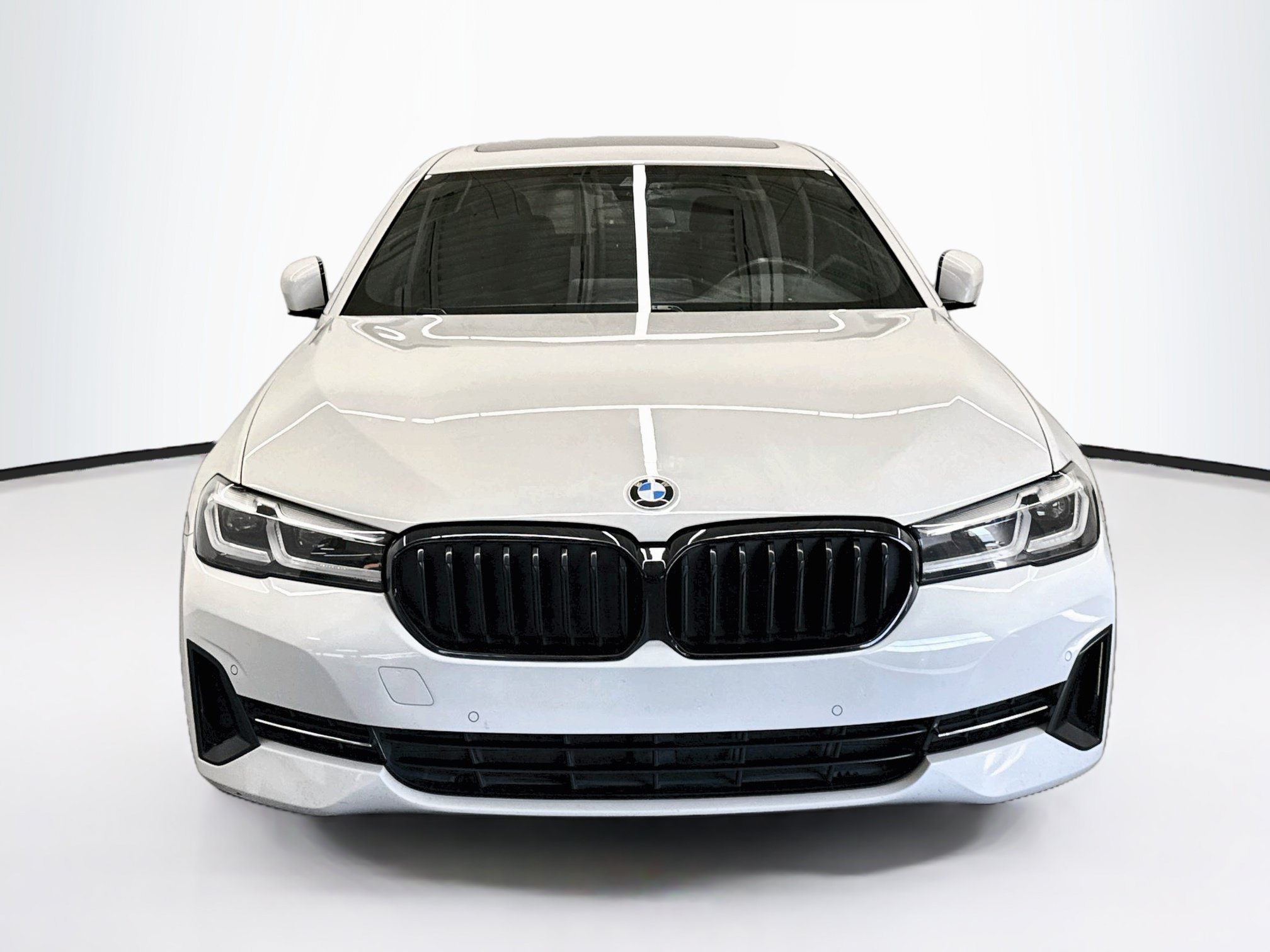 Used 2022 BMW 530i w/ Convenience Package RWD image 2