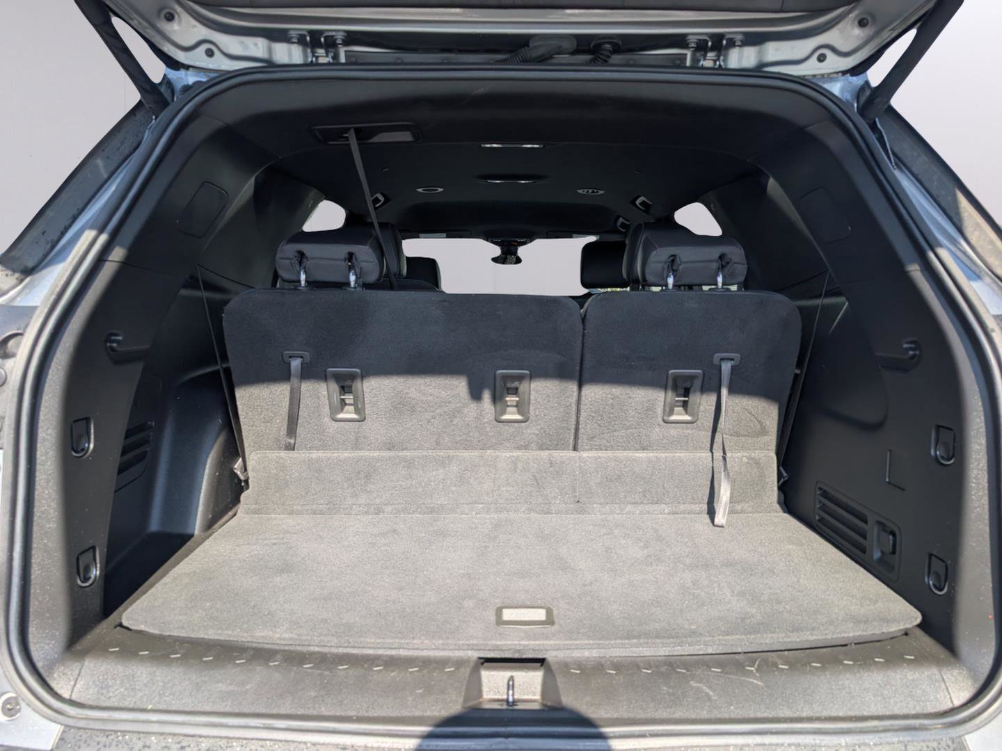 Used 2023 Chevrolet Traverse RS image 35