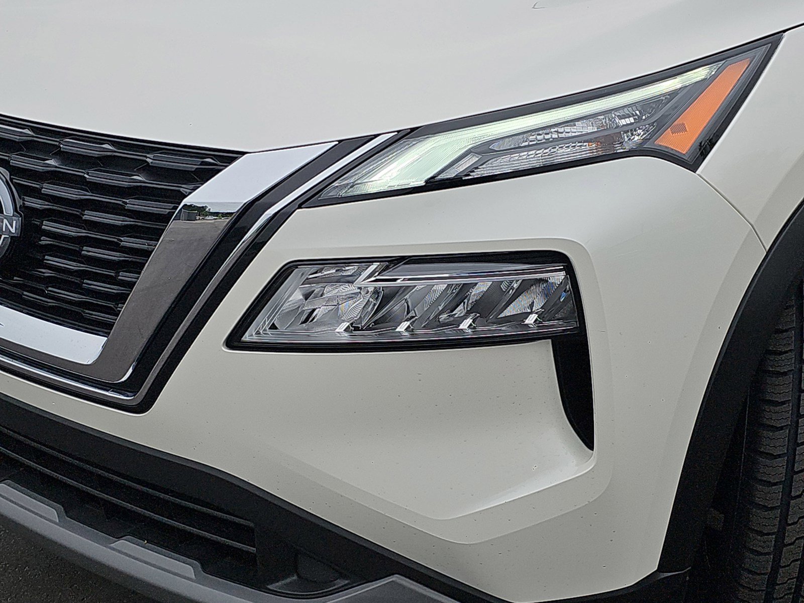 Used 2023 Nissan Rogue SV FWD image 30