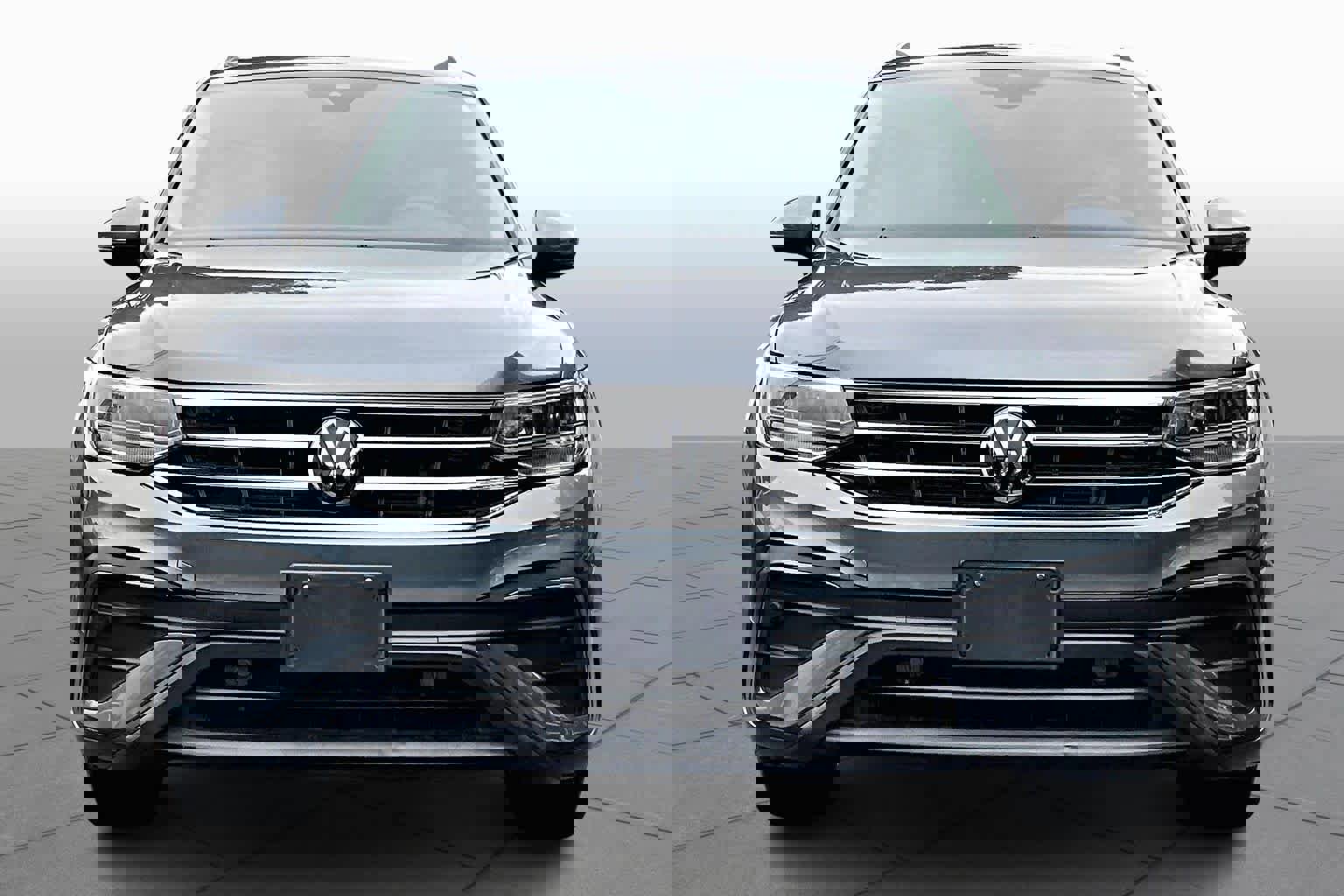 Certified 2022 Volkswagen Tiguan SE image 3