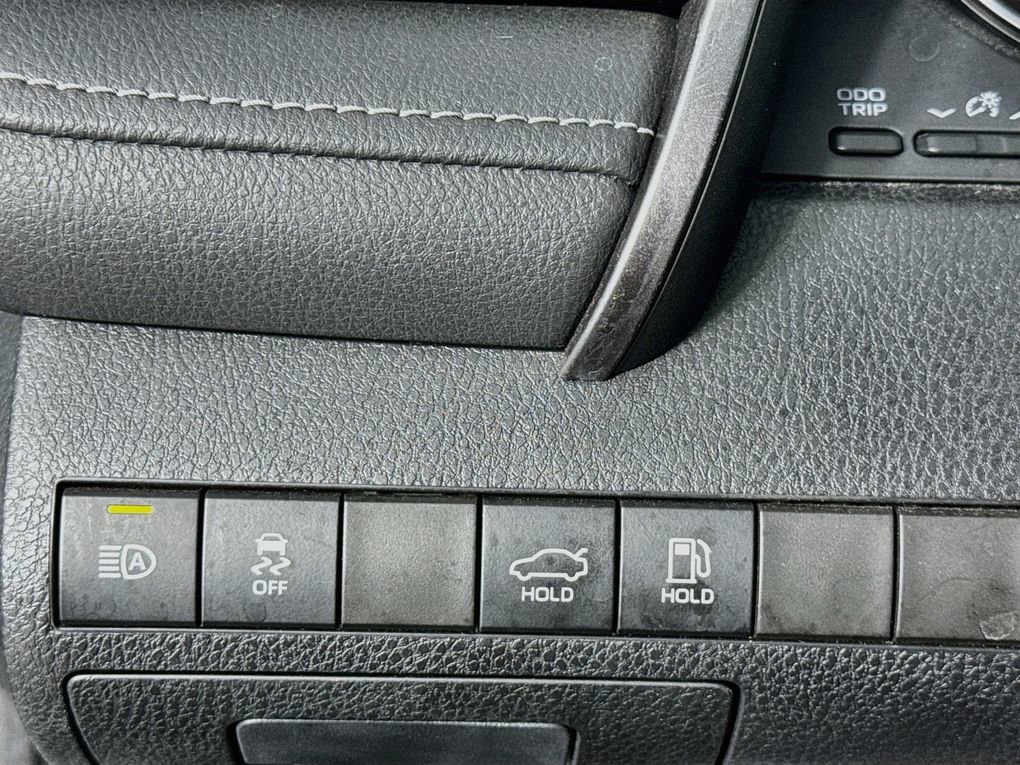 Used 2022 Toyota Camry XSE FWD image 15