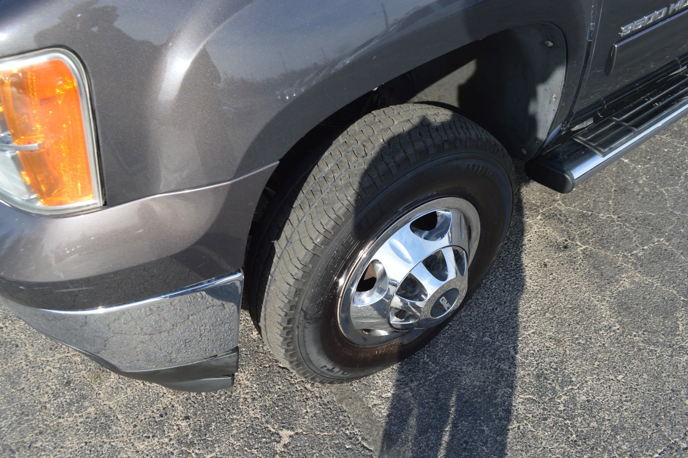 Used 2011 GMC Sierra 3500 SLT w/ SLT Convenience Package image 3