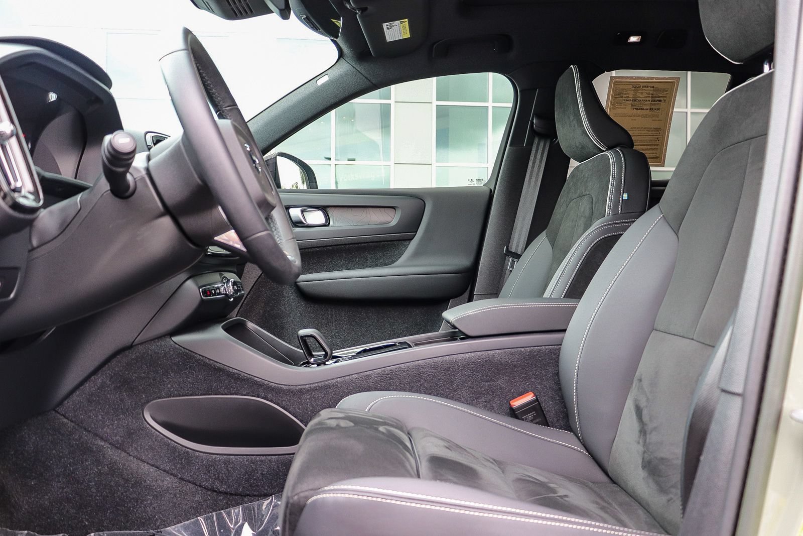 Used 2023 Volvo XC40 Recharge Plus AWD/4WD image 18