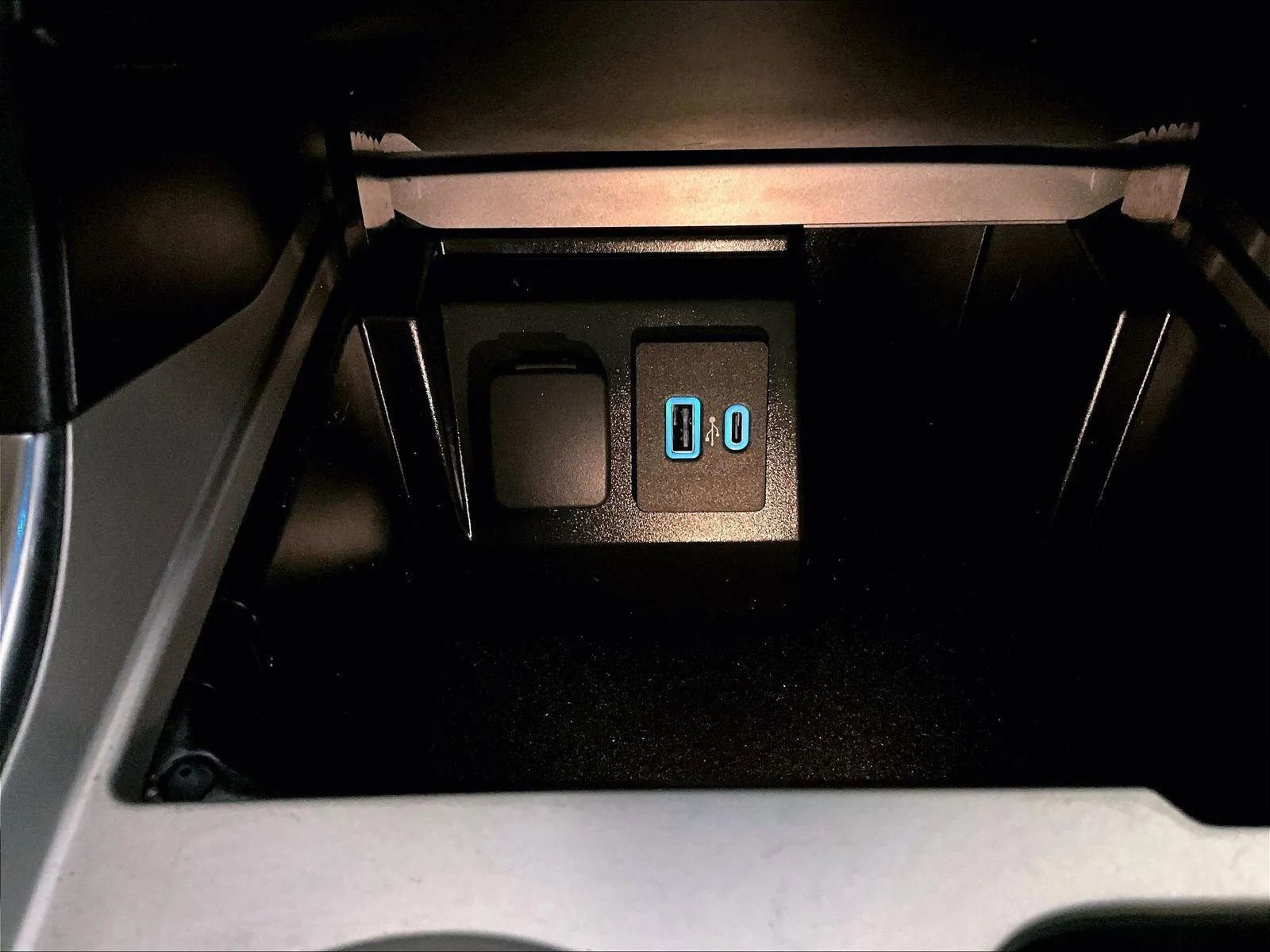 Used 2023 Ford Explorer XLT w/ Equipment Group 202A image 32