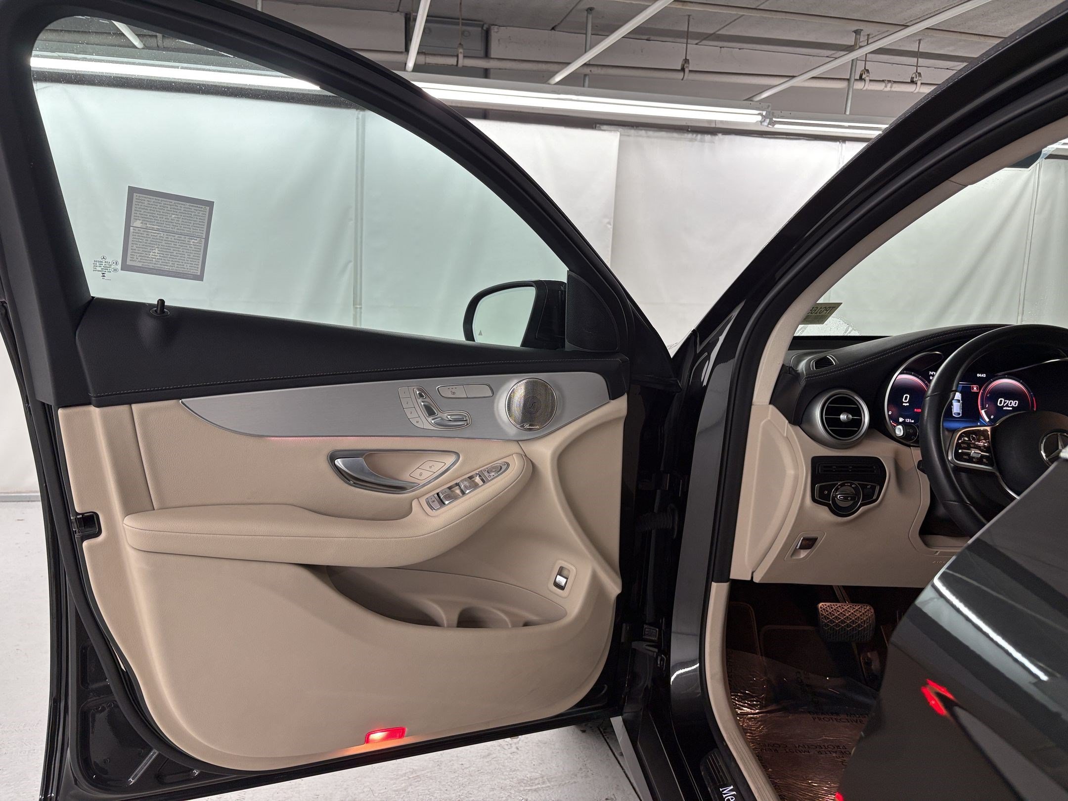 Used 2023 Mercedes-Benz GLC 300 4MATIC Coupe image 14