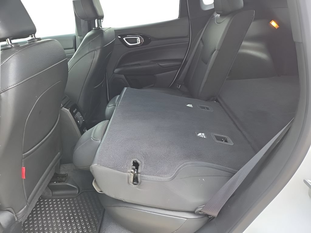 Used 2025 Jeep Compass Trailhawk AWD/4WD image 14