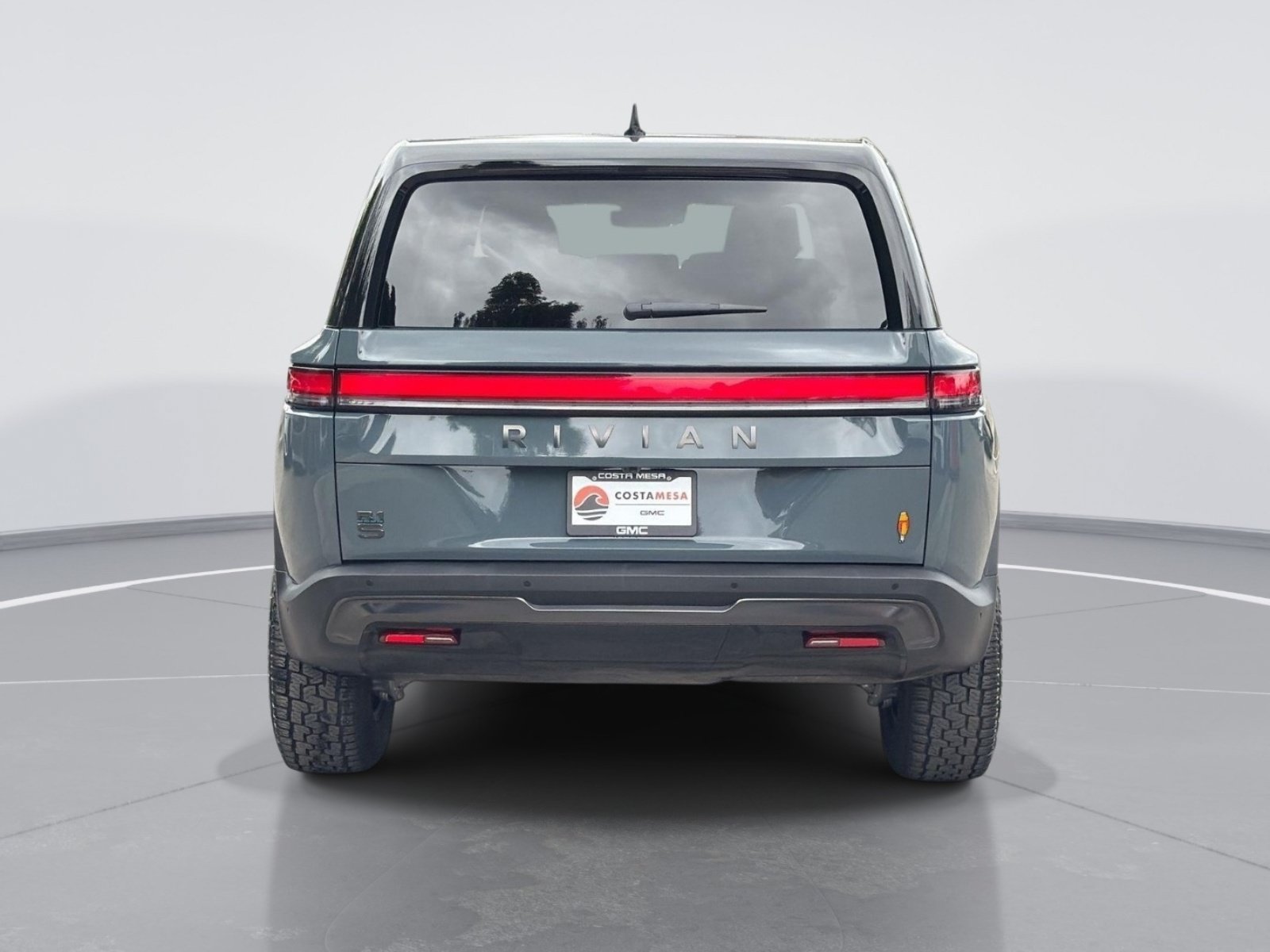 Used 2026 Rivian R1S Premium AWD/4WD image 4