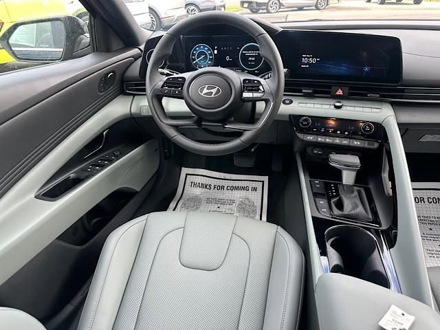 New 2025 Hyundai Elantra Limited image 12