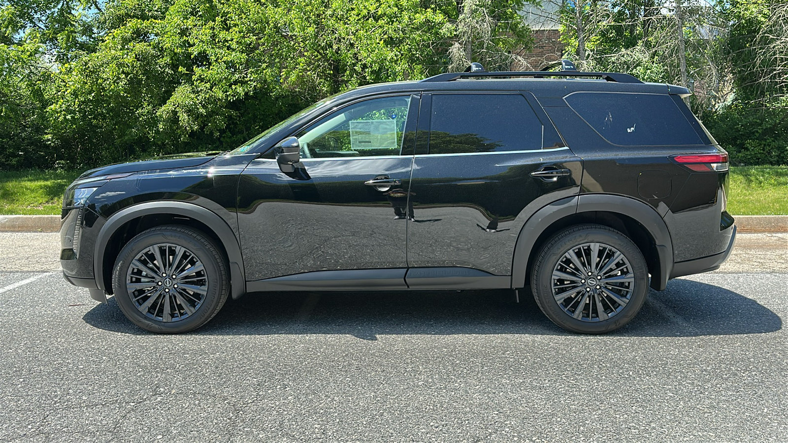 New 2026 Nissan Pathfinder SL AWD/4WD image 14