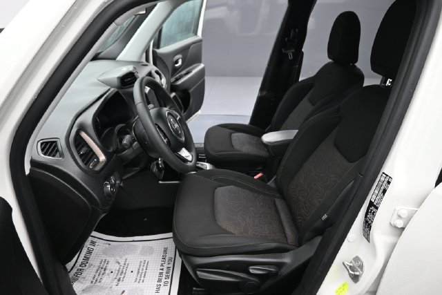 Used 2023 Jeep Renegade Latitude AWD/4WD image 12