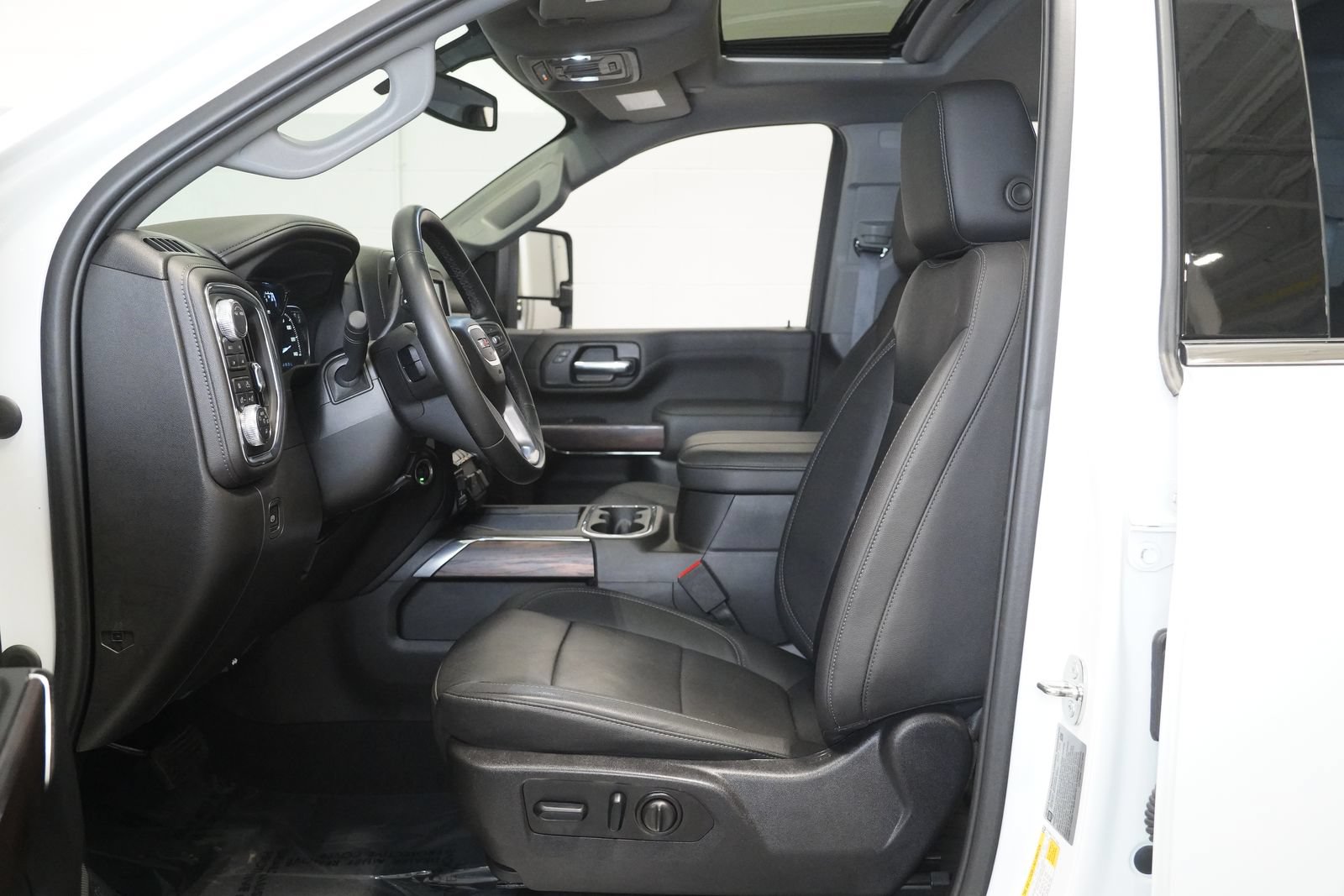 Used 2023 GMC Sierra 2500 SLT w/ SLT Preferred Package AWD/4WD image 11