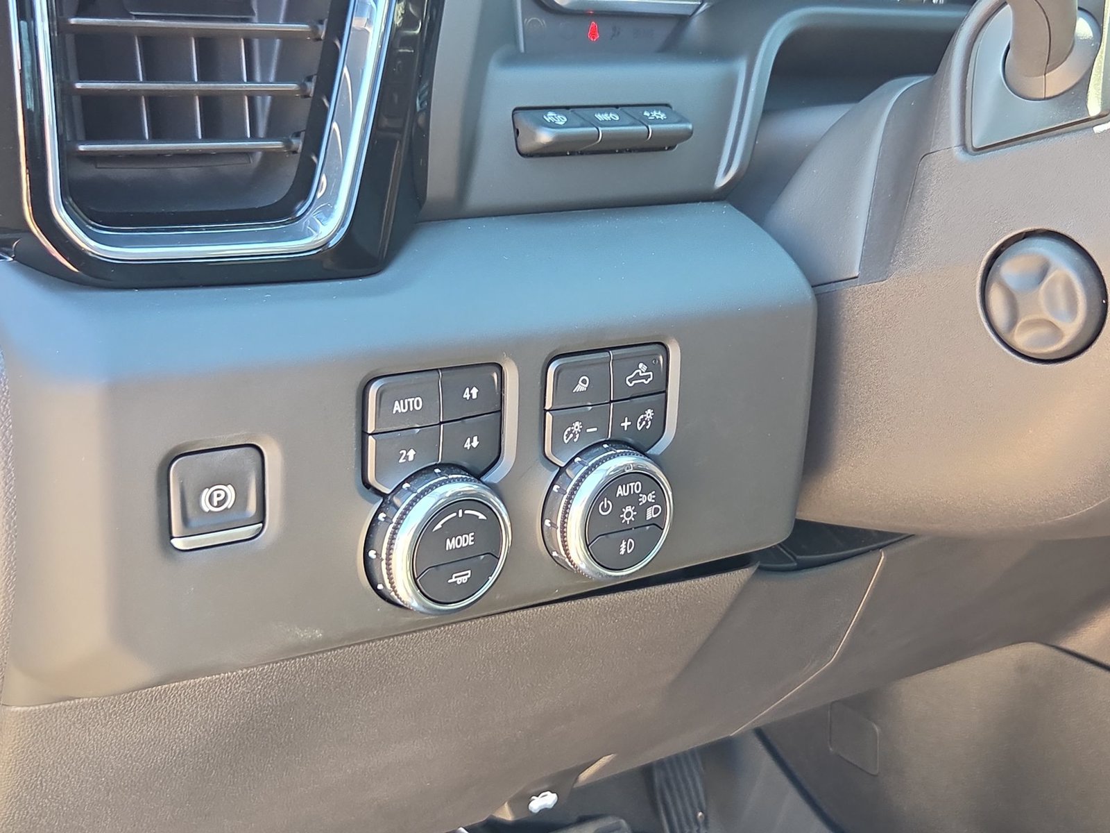 Used 2024 GMC Sierra 1500 Denali w/ Denali Reserve Package AWD/4WD image 18