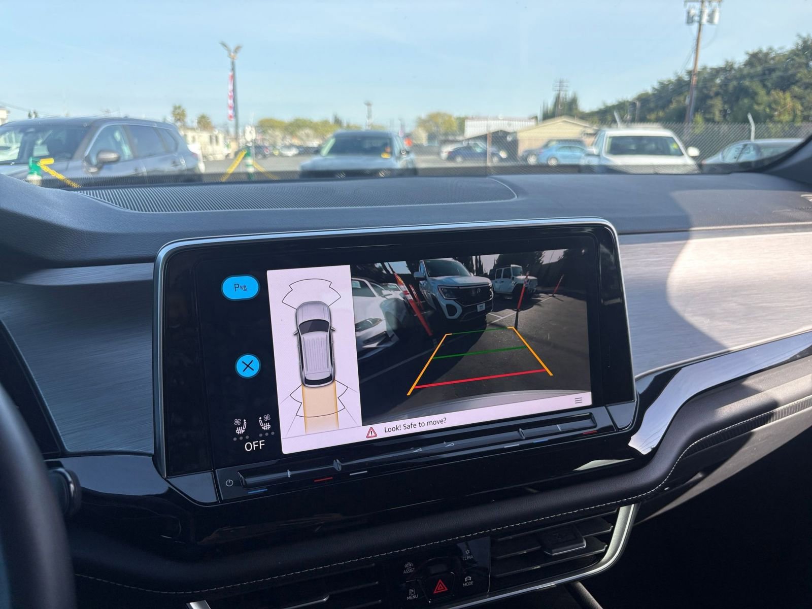 Used 2025 Volkswagen Atlas Cross Sport SE image 25