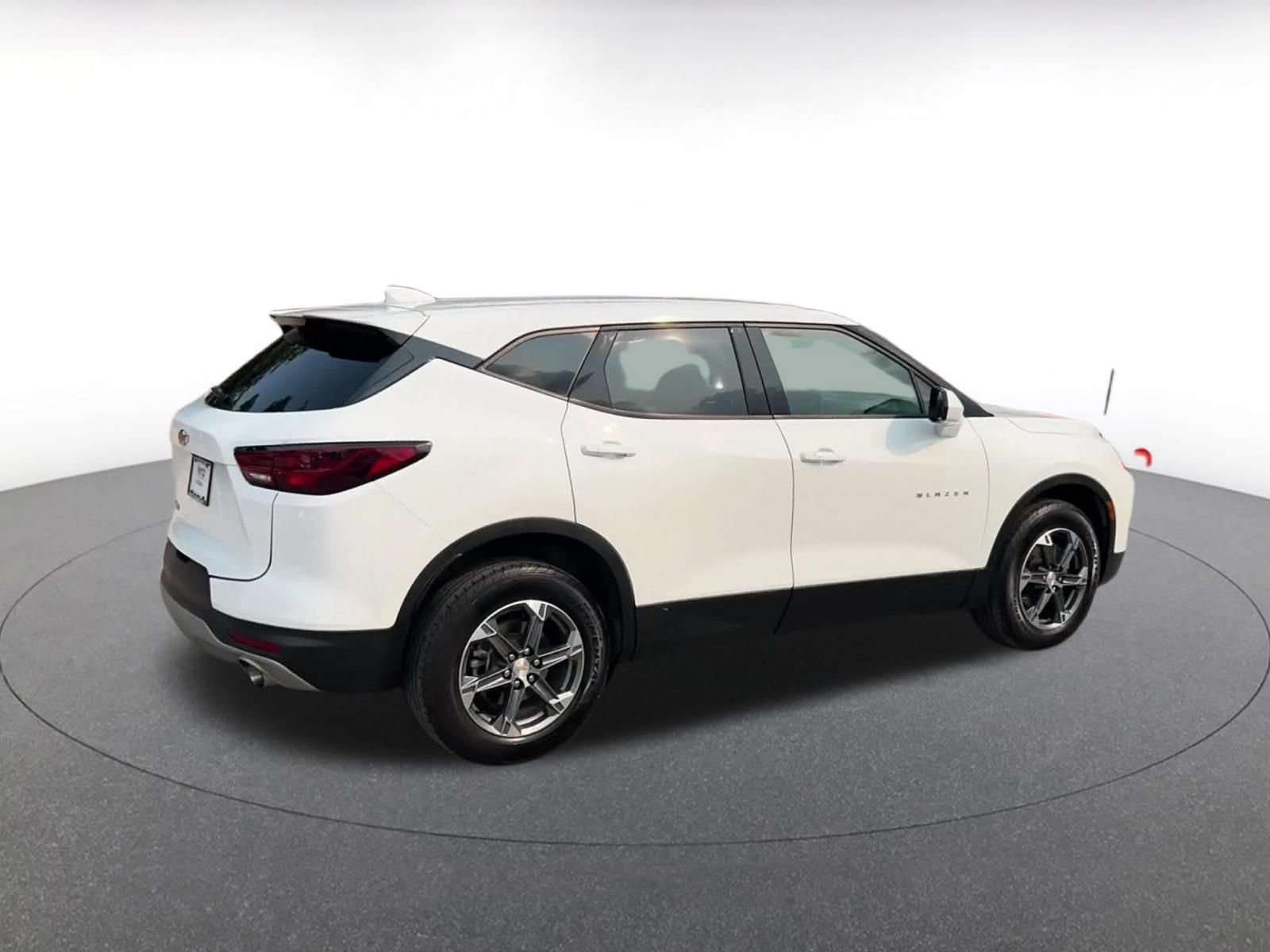 Used 2025 Chevrolet Blazer LT FWD image 14