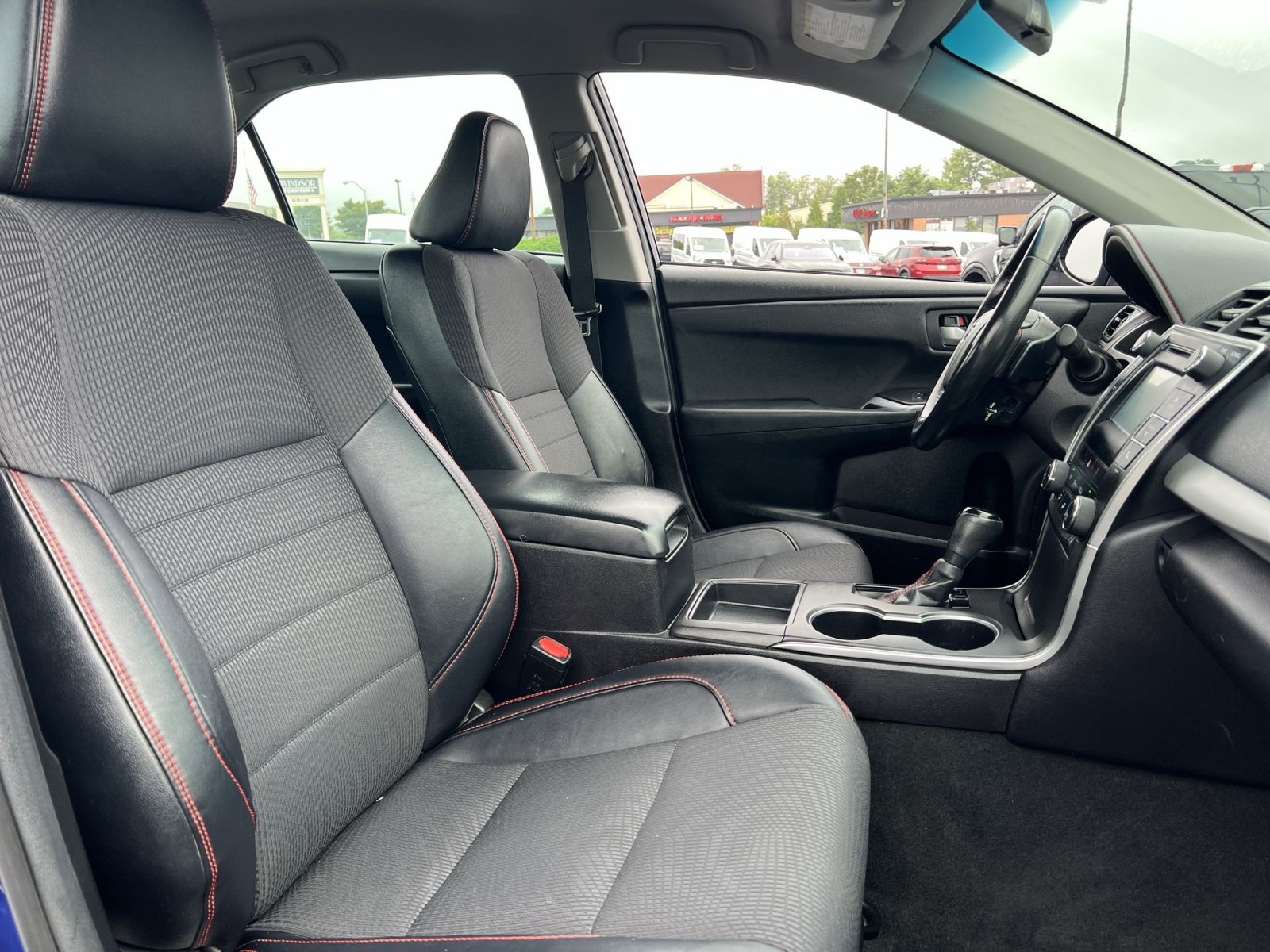 Used 2016 Toyota Camry SE FWD image 25